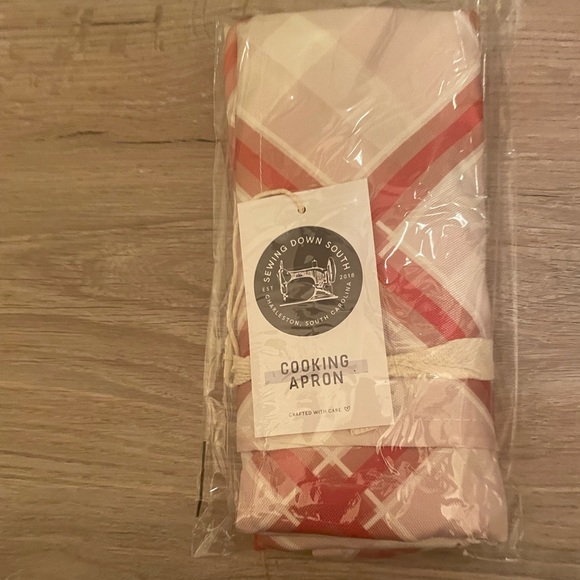 Sewing Down South Perfectly Plaid Apron - Picture 4 of 5